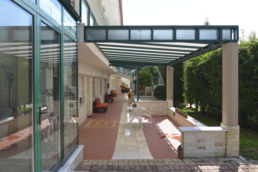 Hotel Galaxy Krepeni Extérieur photo